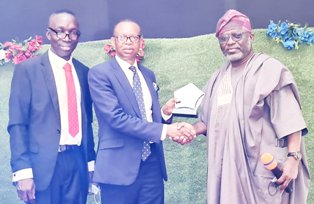 NCC’s Executive Vice Chairman and Chief Executive Officer Gets  Nigerian NewsDirect Awards