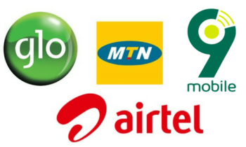 Hundreds of Nigerians Besieged Telco Centres To Have Their NIN Linked To SIMs